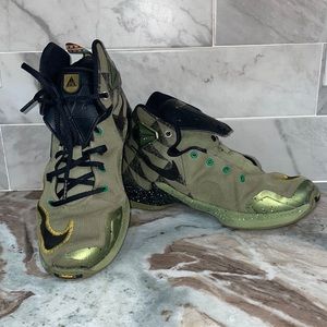 GUC Nike LeBron James 13 XIII All Stars Basketball Boys Size 6Y #836386-309